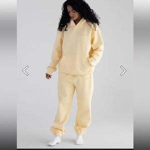 Comfrt pastel canary sweat set - size M butter yellow